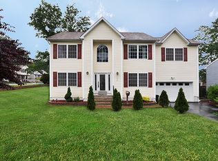 150 Lake Shore Dr, Lake Hiawatha, NJ 07034