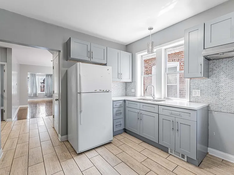 7008 S Oakley Ave — Photo 5