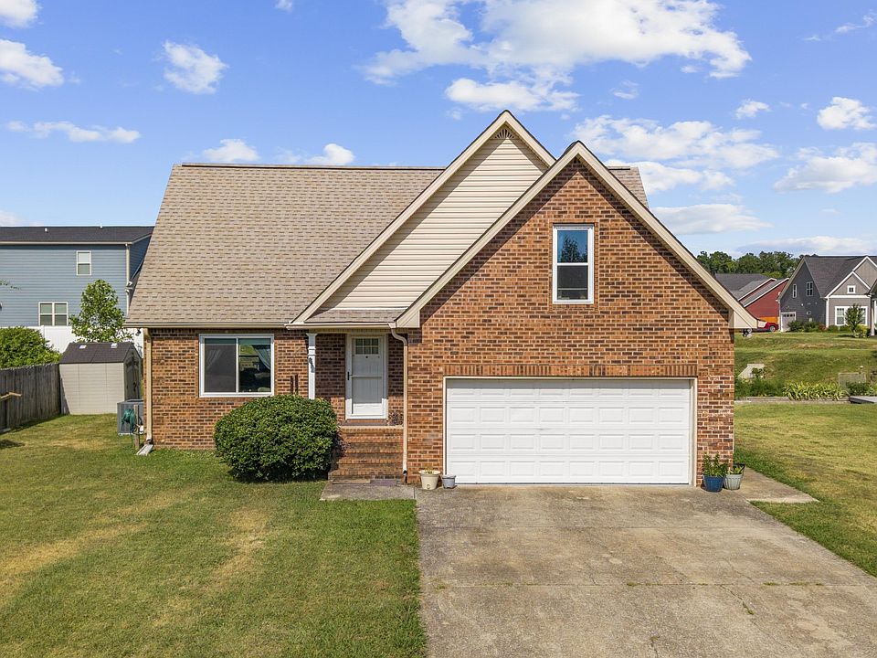 1st image of 105 Bonnie Oak Dr
