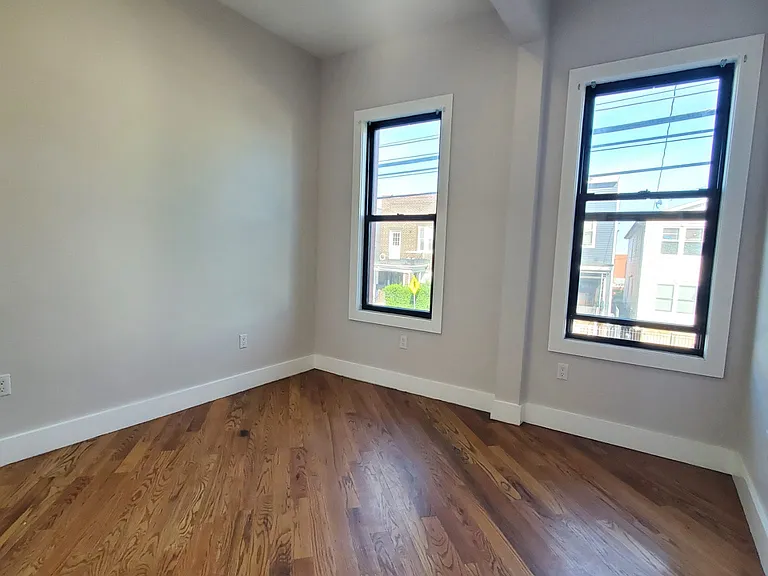 739 Garfield Ave #2E — Photo 3