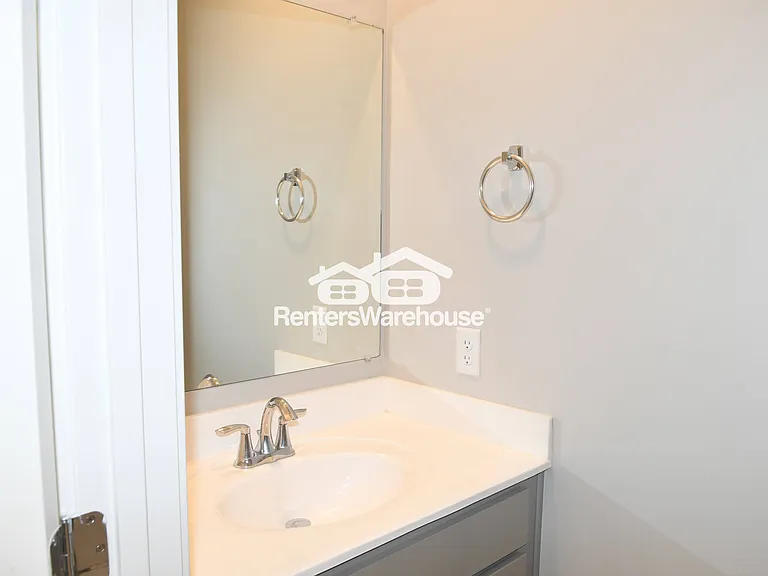 2264 W Harmont Dr — Photo 8