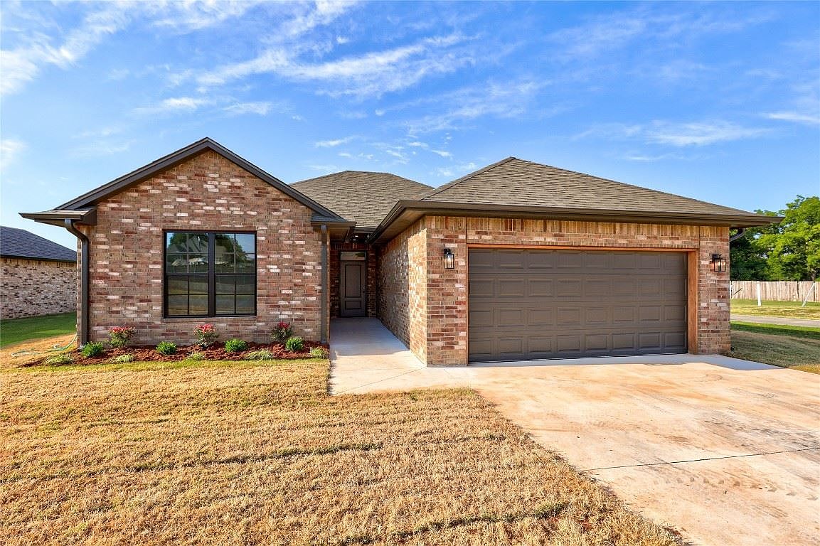 1435 E Bradley St, Shawnee, OK 74804 | Zillow