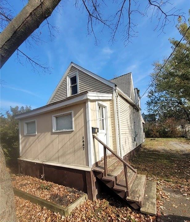 1st image of 1447 Tait St