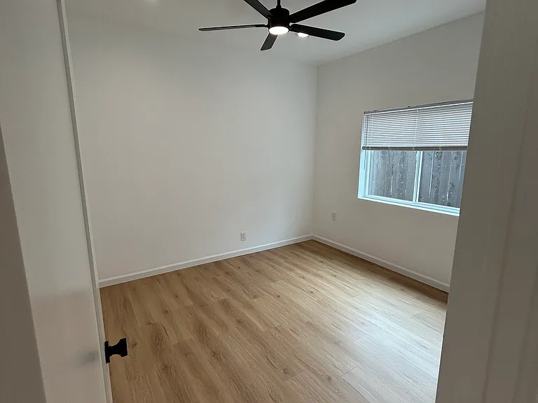 615 S Clementine St #2 — Photo 16