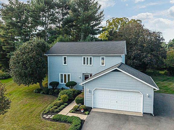 3rd image of 7 Windy Ct