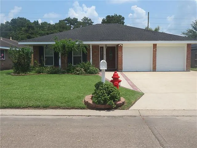 3 bed, 2.0 bath, 1880 sqft, $2,200 — Photo 2