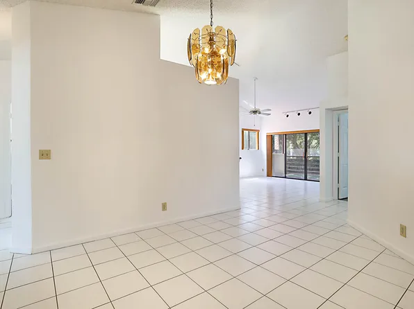 9 Vía De Casas Sur #203, Boynton Beach, FL 33426
