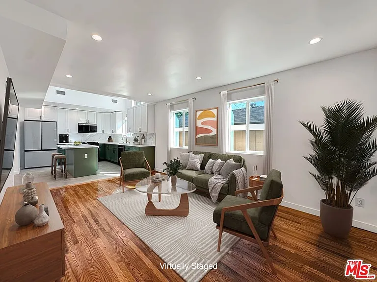 5930 Willoughby Ave — Photo 4