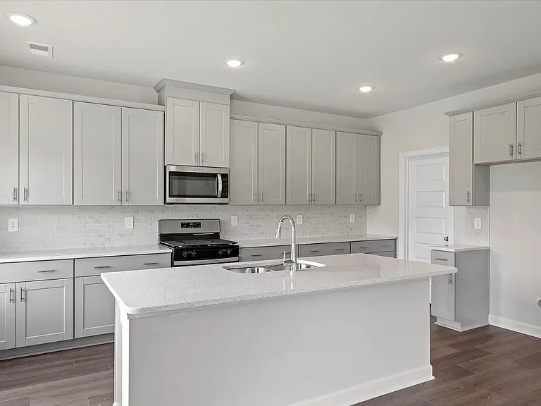 652 Orsman Trl — Photo 9
