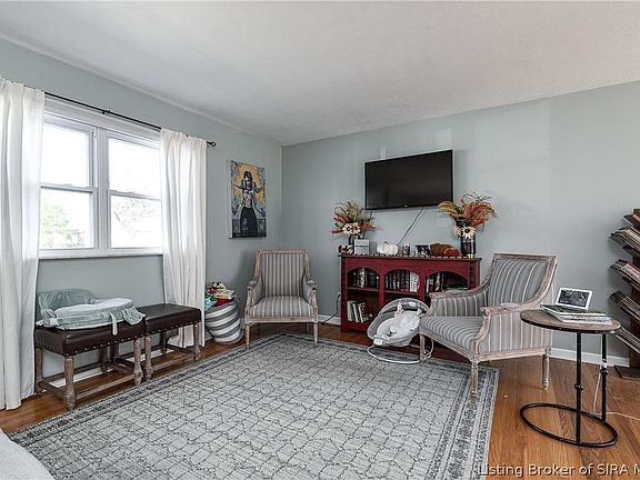 5th image of 924 Castlewood Dr