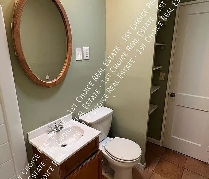 1527 Owen St — Photo 13