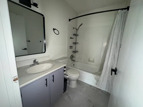 255 N Michigan St APT 77, Lawrence, KS 66044