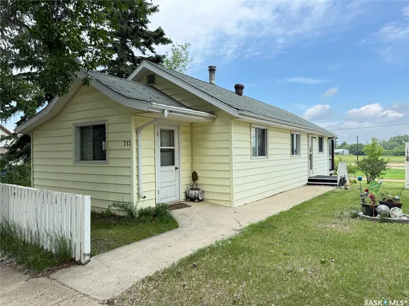 713 Healy Avenue, Radville, SK S0C 2G0