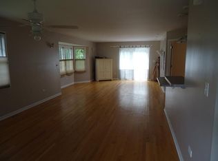 370 Holiday Dr, Somonauk, IL 60552
