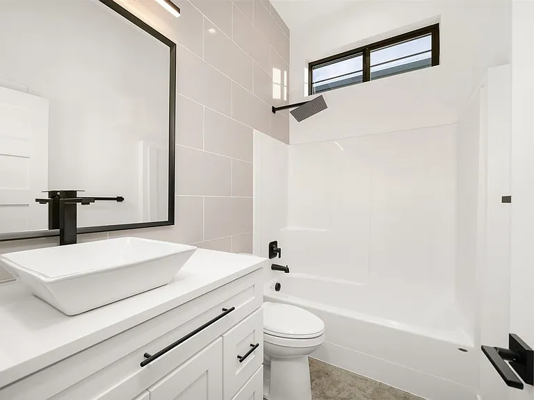 3328 E 55th Ave — Photo 21