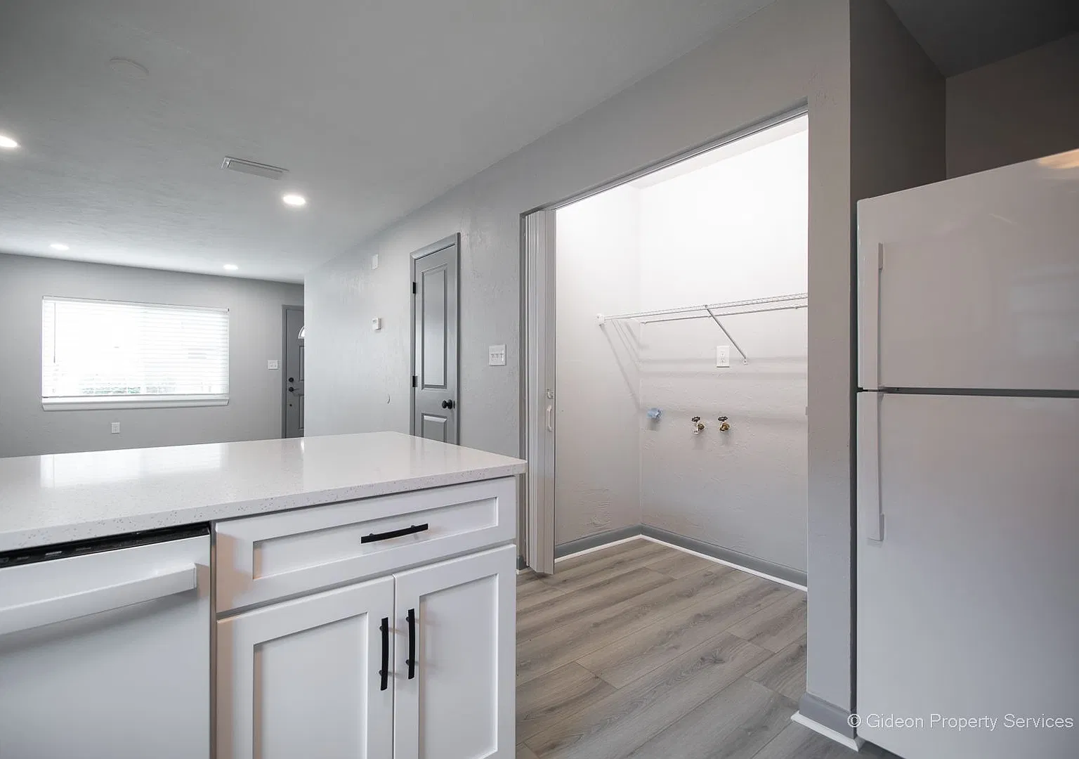 2612 SW 31st Pl — Photo 1