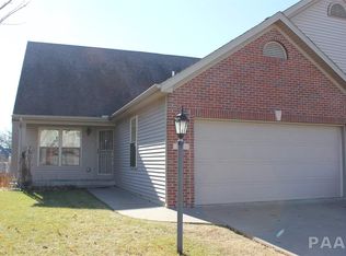 2206 W Kenfield Ct, Peoria, IL 61615