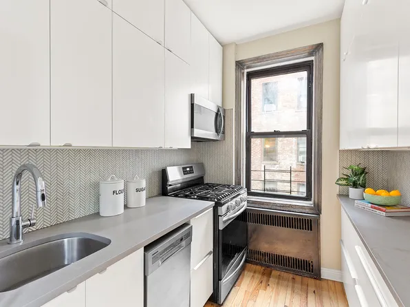 81 Ocean Parkway image 4 of 5