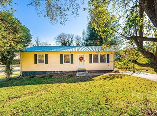 1267 Oaklawn St, Lenoir, NC 28645