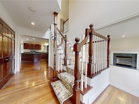 4th image of 127 Covent Garden Ln