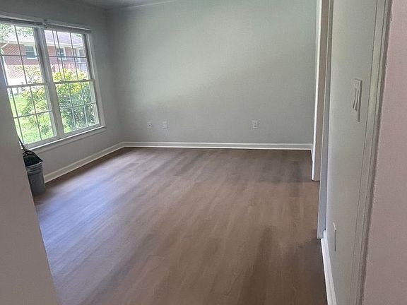 3rd image of 502 Warren St #1