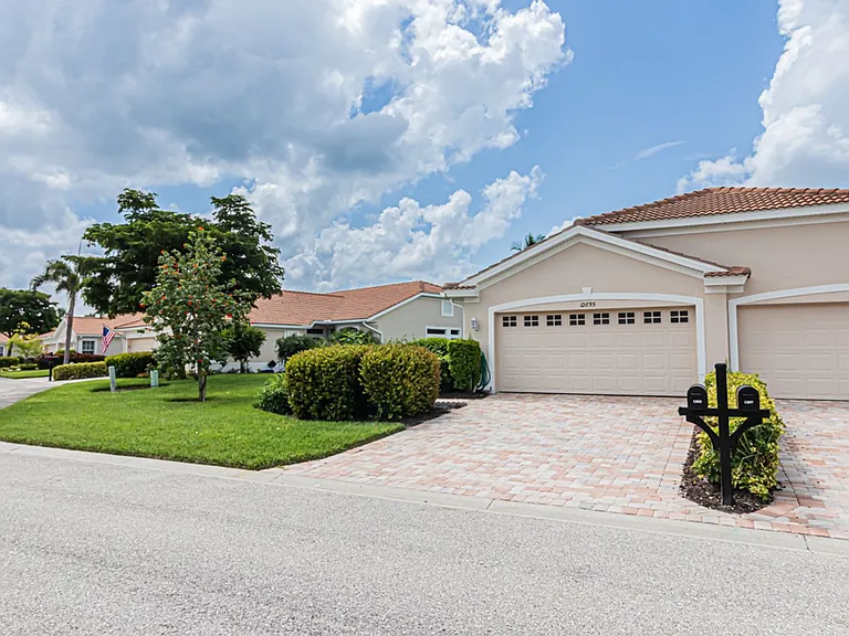 12855 Devonshire Lakes Cir — Photo 45
