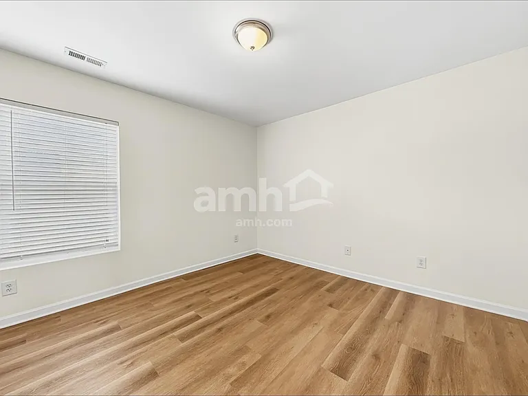 416 Magna Dr — Photo 16