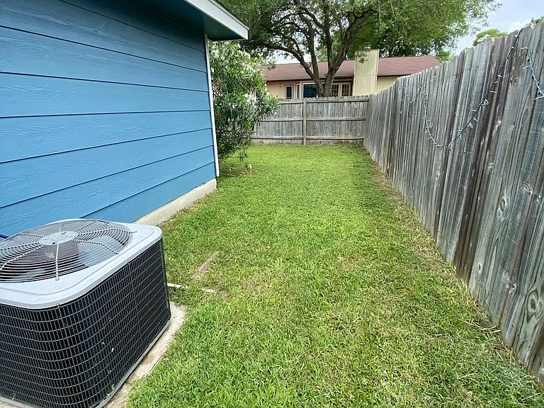 10727 Green Lake Dr — Photo 21