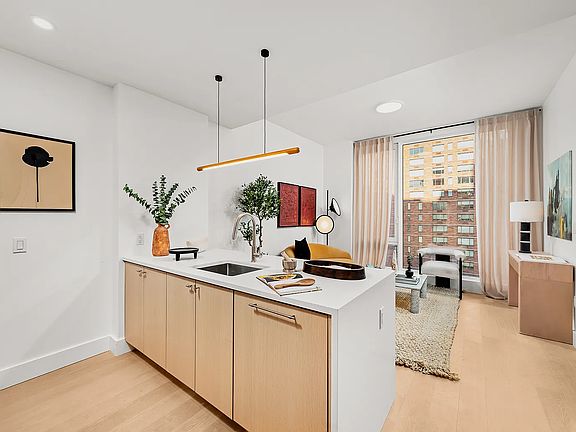 4th image of 250 W 49th St #7204