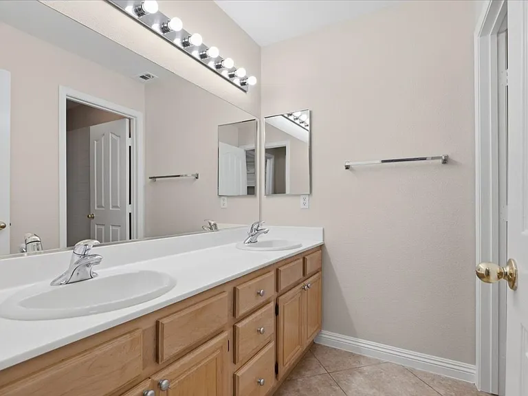 9041 Faversham Ct — Photo 10