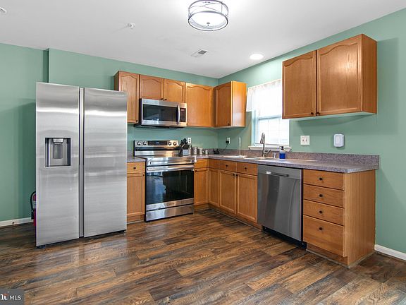 4th image of 110 Stull Ct