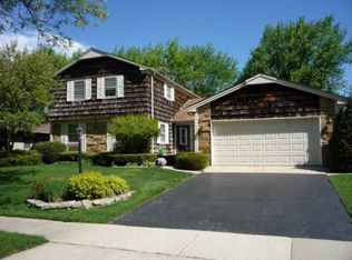 1031 Twisted Oak Ln, Buffalo Grove, IL 60089