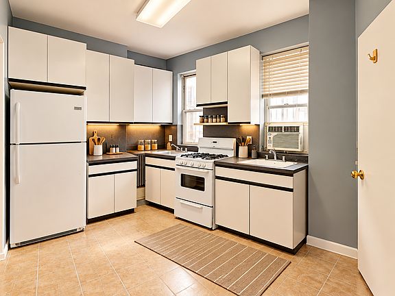 2nd image of 296 Hooper St #2A