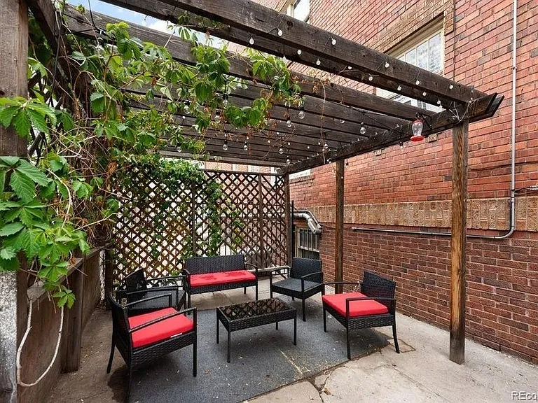 1275 N Clarkson St — Photo 30