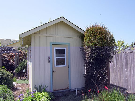 Garden shed with plumbing