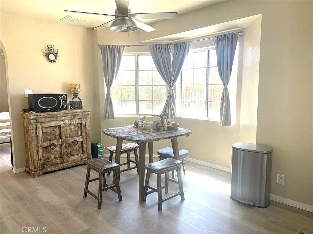 2 bed, 873 sqft, $1,550 — Photo 2