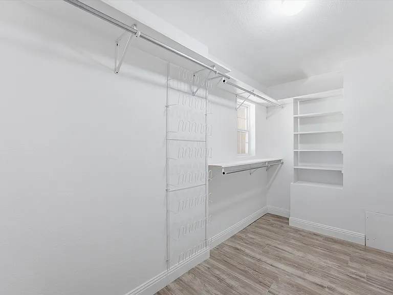 1025 Burchbury Trl — Photo 9