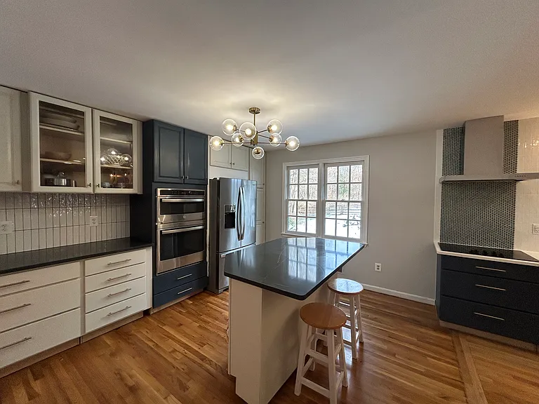 11902 Holly Spring Dr — Photo 3