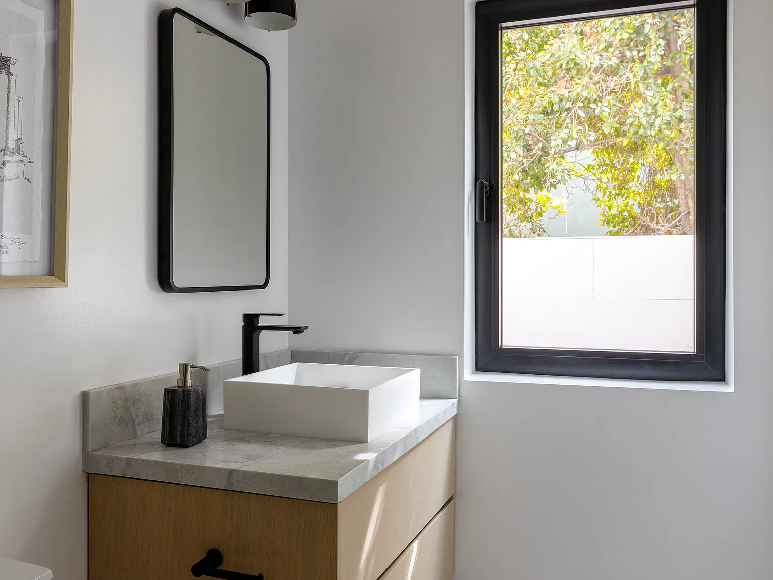 Studio, 500 sqft, $3,950 — Photo 4