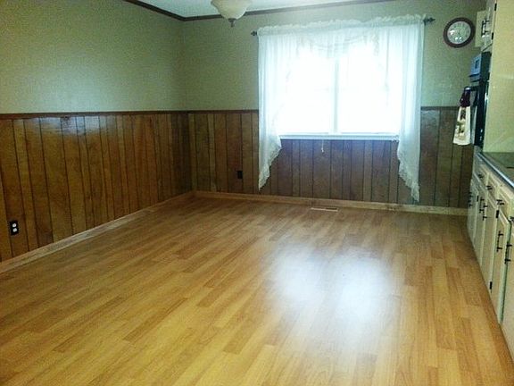 3rd image of 326 Whites Bend Ln