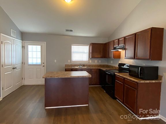 4th image of 104 Lassiter Ct