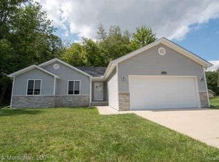 9500 Folkert Rd, Clay, MI 48001