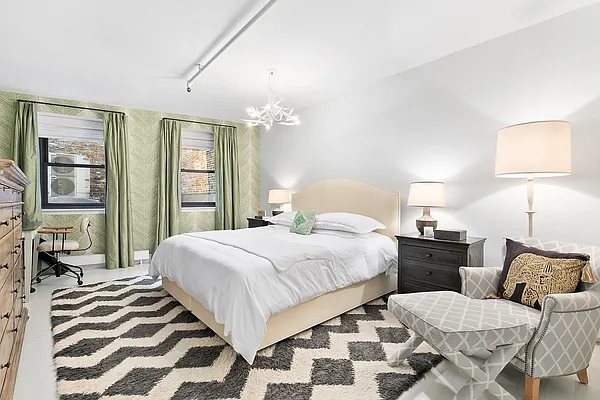 Sold by The SIMPLE Real Estate Co | media 6