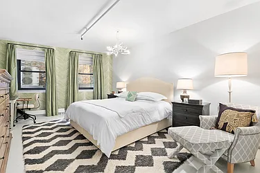 Sold by The SIMPLE Real Estate Co