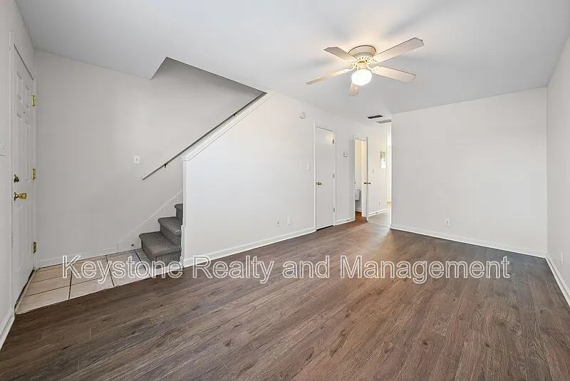 2 bed, 1.5 bath, 1025 sqft, $1,125 — Photo 3