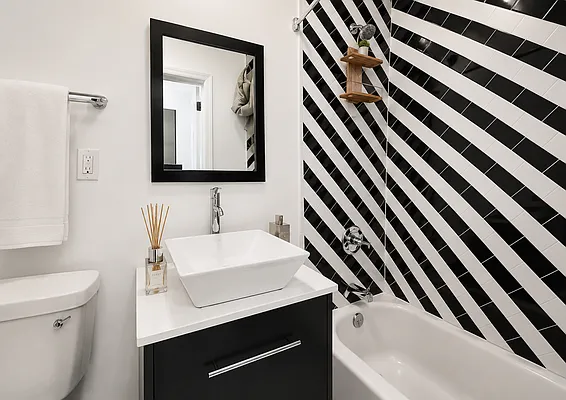 Bathroom, photo 1