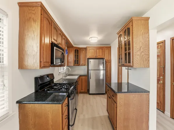 576 Avenue East image 9 of 17