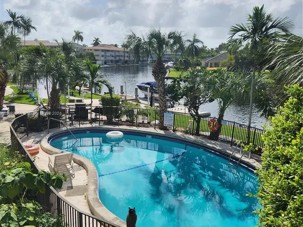 455 Golden Isles Dr APT 210, Hallandale, FL 33009