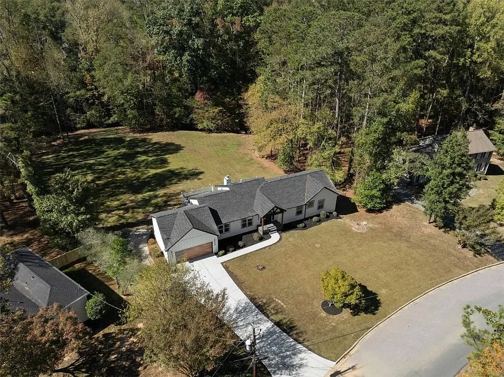 6 bed, 4.5 bath, 5112 sqft, $6,500 — Photo 4