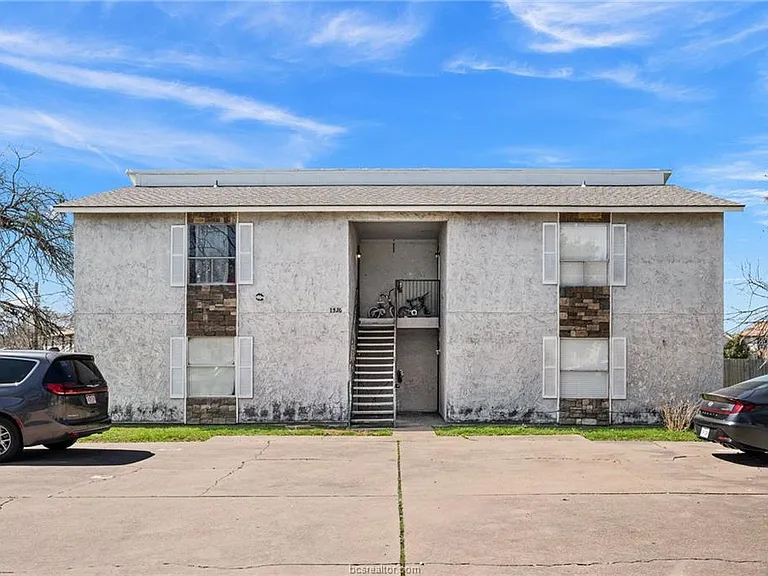 1526 Pine Ridge Dr #D — Photo 1